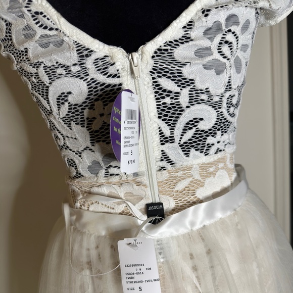 Windsor Lace dress - Picture 4 of 7